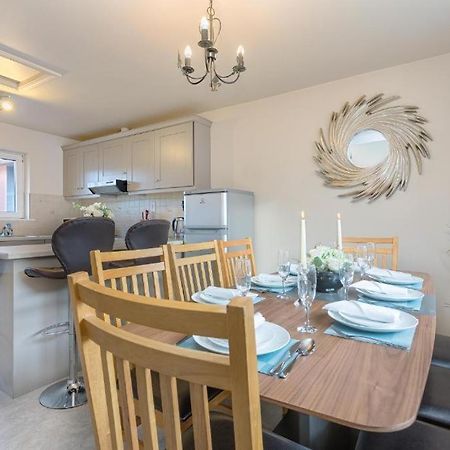 Town Square Townhouse - Best Location In Голуей Екстериор снимка
