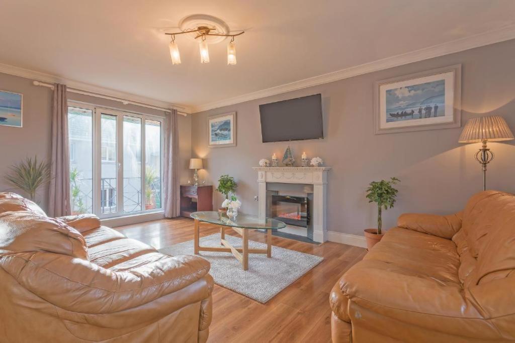Town Square Townhouse - Best Location In Голуей Екстериор снимка