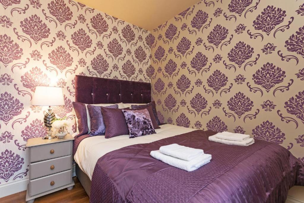 Town Square Townhouse - Best Location In Голуей Екстериор снимка